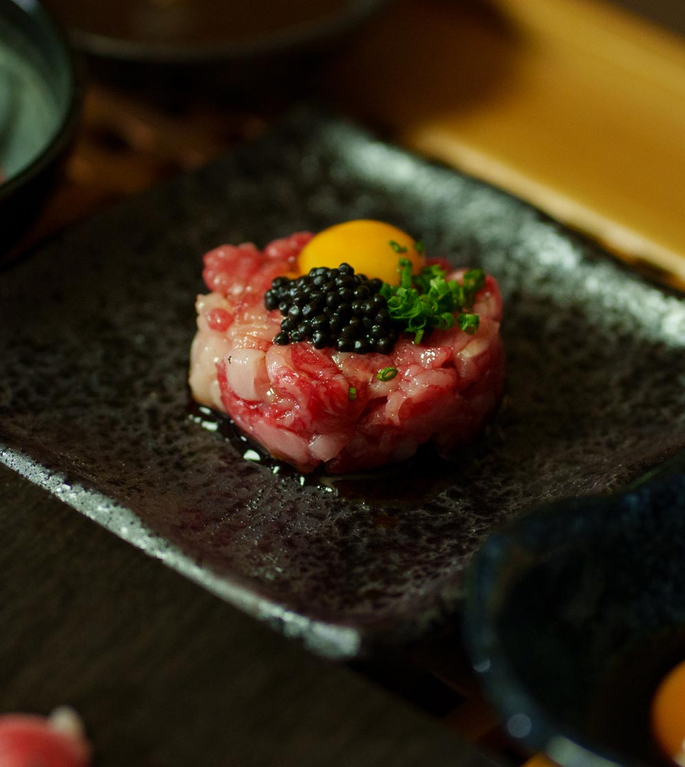 Sushibitar som serveras hos Koizen